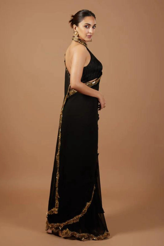 Kiara Advani in Black & Gold Cutwork Pre-Draped Saree Set – Rivaaz by Sakshi