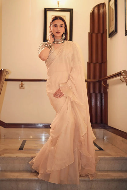 Aditi Rao Hydari in Ridhi Mehra